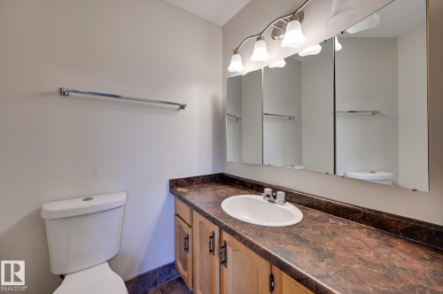 10634 158 Avenue, Edmonton, AB - Indoor Photo Showing Bathroom