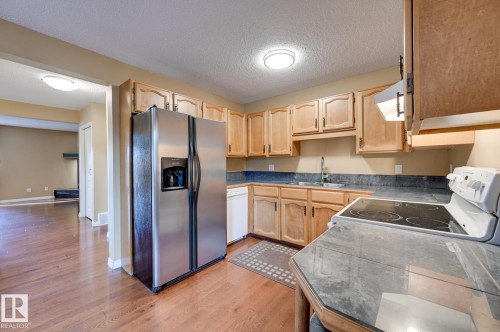 10634 158 Avenue, Edmonton, AB - Indoor Photo Showing Kitchen