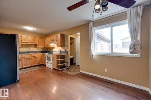 10634 158 Avenue, Edmonton, AB - Indoor Photo Showing Kitchen