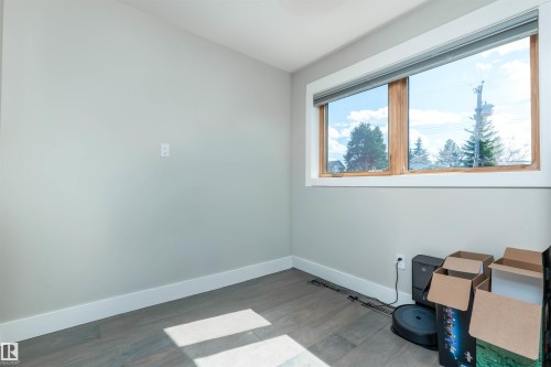 9629 84 Avenue, Edmonton, AB - Indoor Photo Showing Other Room