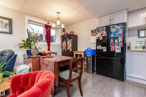 9629 84 Avenue, Edmonton, AB - Indoor Photo Showing Dining Room