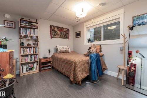 9629 84 Avenue, Edmonton, AB - Indoor Photo Showing Bedroom