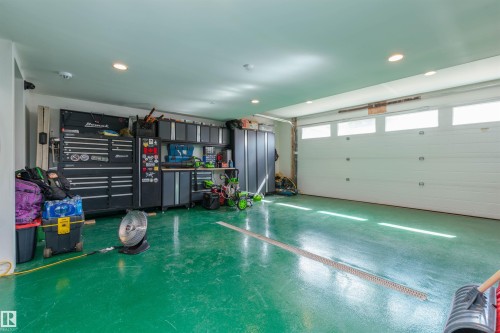 9629 84 Avenue, Edmonton, AB - Indoor Photo Showing Garage