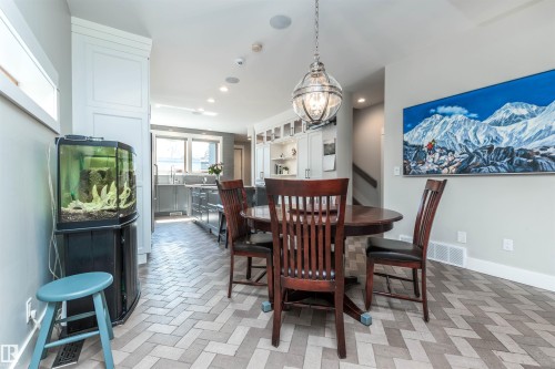 9629 84 Avenue, Edmonton, AB - Indoor Photo Showing Dining Room
