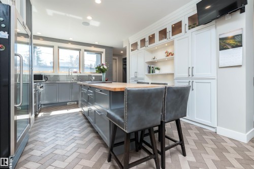 9629 84 Avenue, Edmonton, AB - Indoor