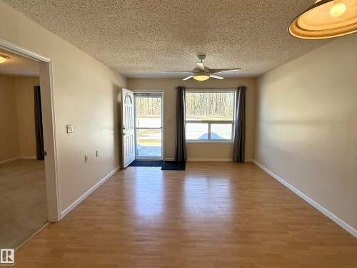 4 5011 Pine Drive, Cherry Grove, AB - Indoor Photo Showing Other Room