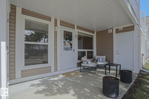 7 2204 118 Street  Edmonton, AB T6J 4H1