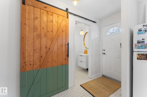 8759 92 Avenue, Edmonton, AB - Indoor Photo Showing Other Room