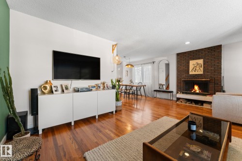 8759 92 Avenue, Edmonton, AB - Indoor Photo Showing Living Room