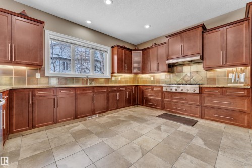 1181 Hollands Way, Edmonton, AB 