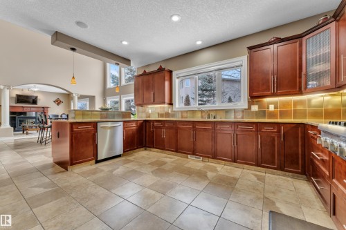 1181 Hollands Way, Edmonton, AB 