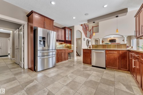 1181 Hollands Way, Edmonton, AB 