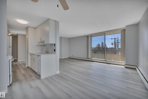 210 10883 Saskatchewan Drive, Edmonton, AB - Indoor Photo Showing Kitchen