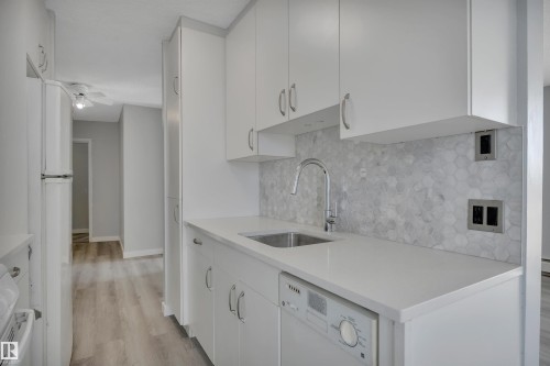 210 10883 Saskatchewan Drive, Edmonton, AB - Indoor Photo Showing Kitchen With Upgraded Kitchen