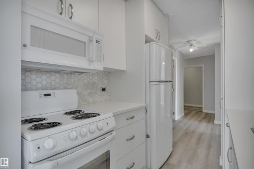 210 10883 Saskatchewan Drive, Edmonton, AB - Indoor Photo Showing Kitchen