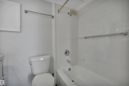 210 10883 Saskatchewan Drive, Edmonton, AB - Indoor Photo Showing Bathroom