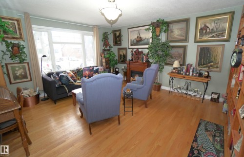 10026 87 Avenue, Edmonton, AB - Indoor