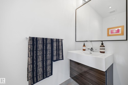 10065 90 Avenue, Edmonton, AB - Indoor