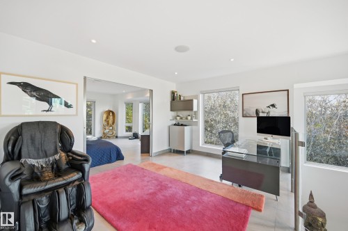 10065 90 Avenue, Edmonton, AB - Indoor Photo Showing Living Room