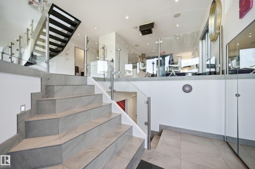 10065 90 Avenue, Edmonton, AB - Indoor Photo Showing Other Room