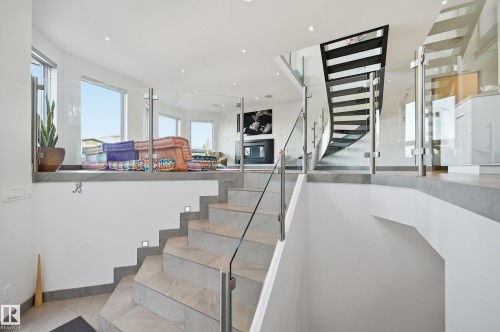 10065 90 Avenue, Edmonton, AB - Indoor