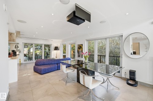 10065 90 Avenue, Edmonton, AB - Indoor