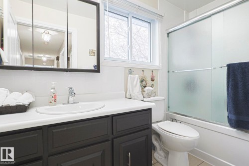 13304 70 Street, Edmonton, AB - Indoor Photo Showing Bathroom