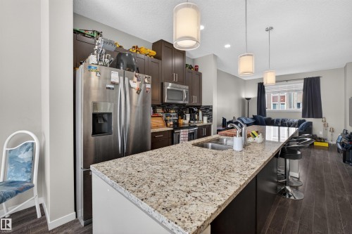 9 320 Secord Boulevard, Edmonton, AB - Indoor Photo Showing Kitchen With Double Sink With Upgraded Kitchen