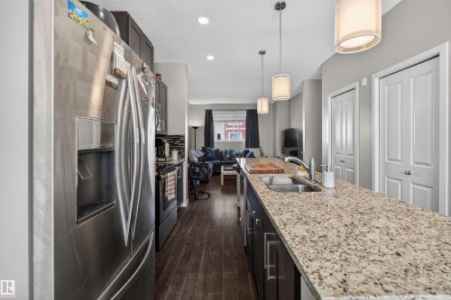 9 320 Secord Boulevard, Edmonton, AB - Indoor Photo Showing Kitchen With Double Sink With Upgraded Kitchen