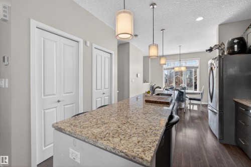 9 320 Secord Boulevard, Edmonton, AB - Indoor Photo Showing Kitchen With Upgraded Kitchen