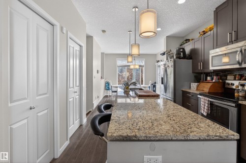9 320 Secord Boulevard, Edmonton, AB - Indoor Photo Showing Kitchen With Upgraded Kitchen