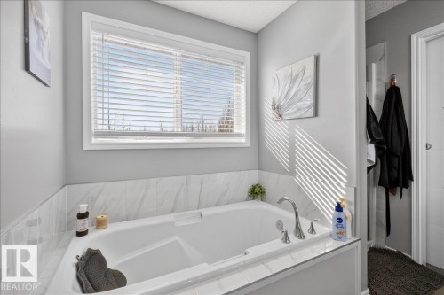 55 Silverstone Drive, Stony Plain, AB - Indoor Photo Showing Bathroom