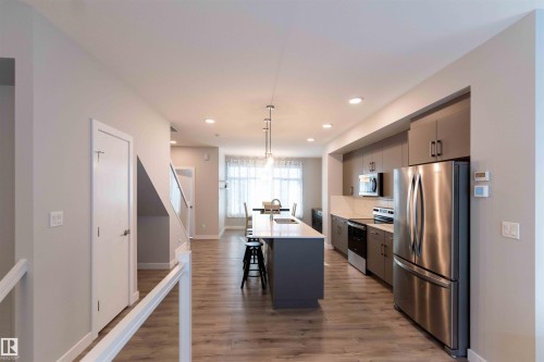 21 1729 Keene Crescent, Edmonton, AB - Indoor Photo Showing Kitchen