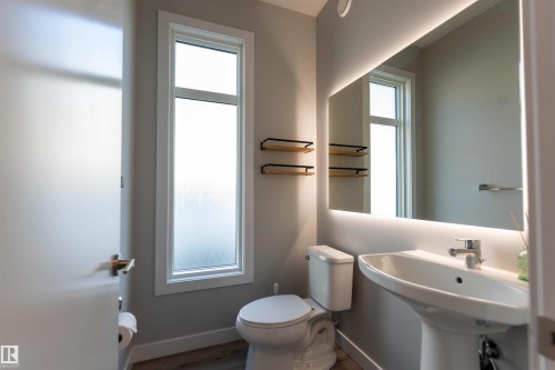 21 1729 Keene Crescent, Edmonton, AB - Indoor Photo Showing Bathroom