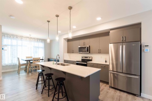 21 1729 Keene Crescent, Edmonton, AB - Indoor Photo Showing Kitchen With Double Sink With Upgraded Kitchen