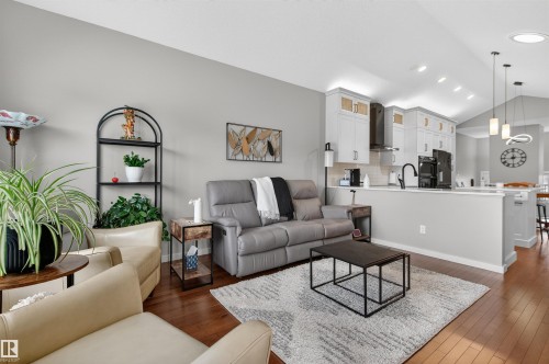 6808 Cardinal Link, Edmonton, AB - Indoor Photo Showing Living Room
