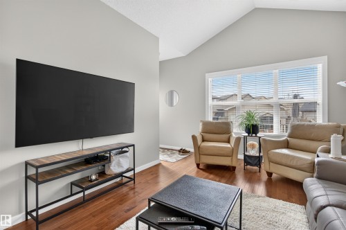6808 Cardinal Link, Edmonton, AB - Indoor Photo Showing Living Room