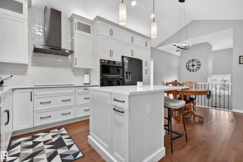 6808 Cardinal Link, Edmonton, AB - Indoor Photo Showing Kitchen