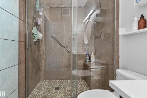 6808 Cardinal Link, Edmonton, AB - Indoor Photo Showing Bathroom