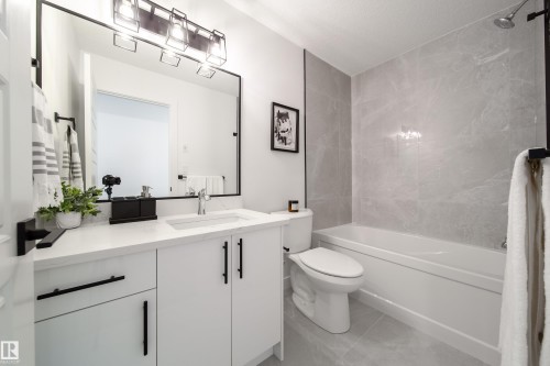 Bathroom featuring shower / washtub combination and vanity - 33 Sun Meadows Cl, Stony Plain, AB - Indoor Photo Showing Bathroom