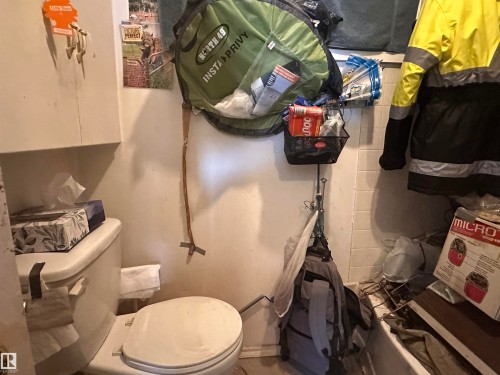 Image quality insufficient for description - 10528 100 Avenue, Westlock, AB - Indoor Photo Showing Bathroom