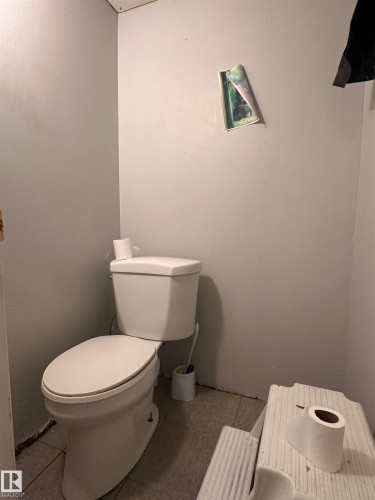 Image quality insufficient for description - 10528 100 Avenue, Westlock, AB - Indoor Photo Showing Bathroom