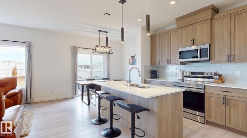 2808 152 Avenue, Edmonton, AB - Indoor Photo Showing Kitchen With Double Sink With Upgraded Kitchen