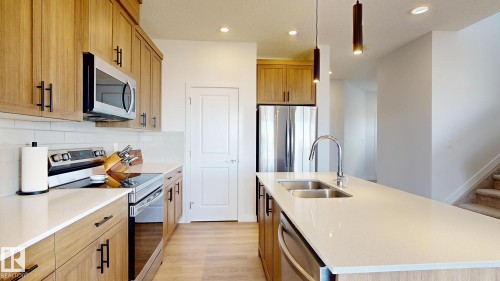 2808 152 Avenue, Edmonton, AB - Indoor Photo Showing Kitchen With Double Sink With Upgraded Kitchen