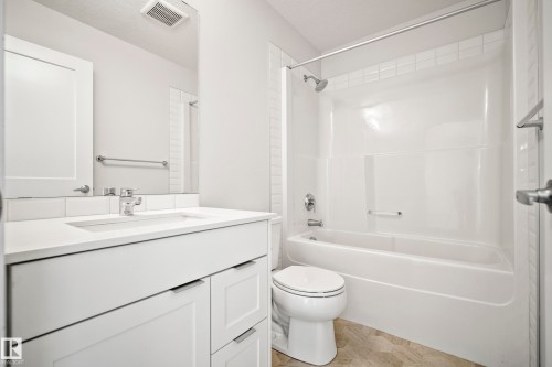 127 812 Welsh Drive, Edmonton, AB - Indoor Photo Showing Bathroom