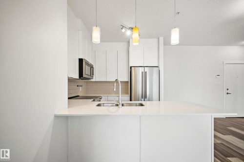 127 812 Welsh Drive, Edmonton, AB - Indoor Photo Showing Kitchen With Double Sink With Upgraded Kitchen