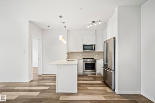 127 812 Welsh Drive, Edmonton, AB - Indoor Photo Showing Kitchen