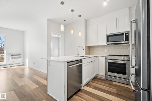 127 812 Welsh Drive, Edmonton, AB - Indoor Photo Showing Kitchen With Upgraded Kitchen