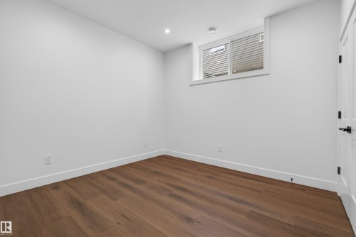 Bright room featuring wood-finish flooring, white walls, and a casement window - 149 Eastgate Way, St. Albert, AB - Indoor Photo Showing Other Room