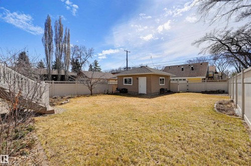Detached auxiliary building with siding exterior and multiple windows - 11539 75 Avenue, Edmonton, AB - Outdoor